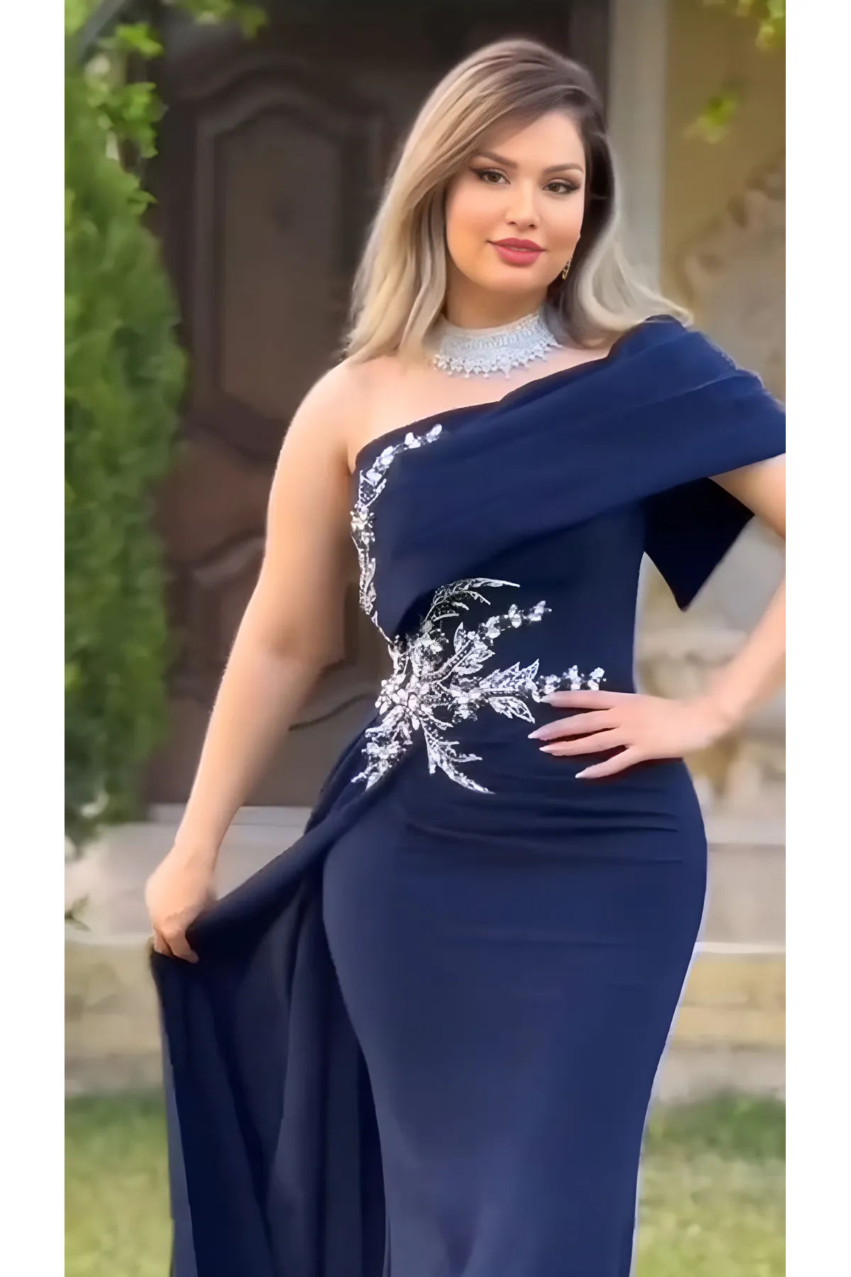 فساتين سهرة من الساتان المطرزة بكتف واحد من الساتان