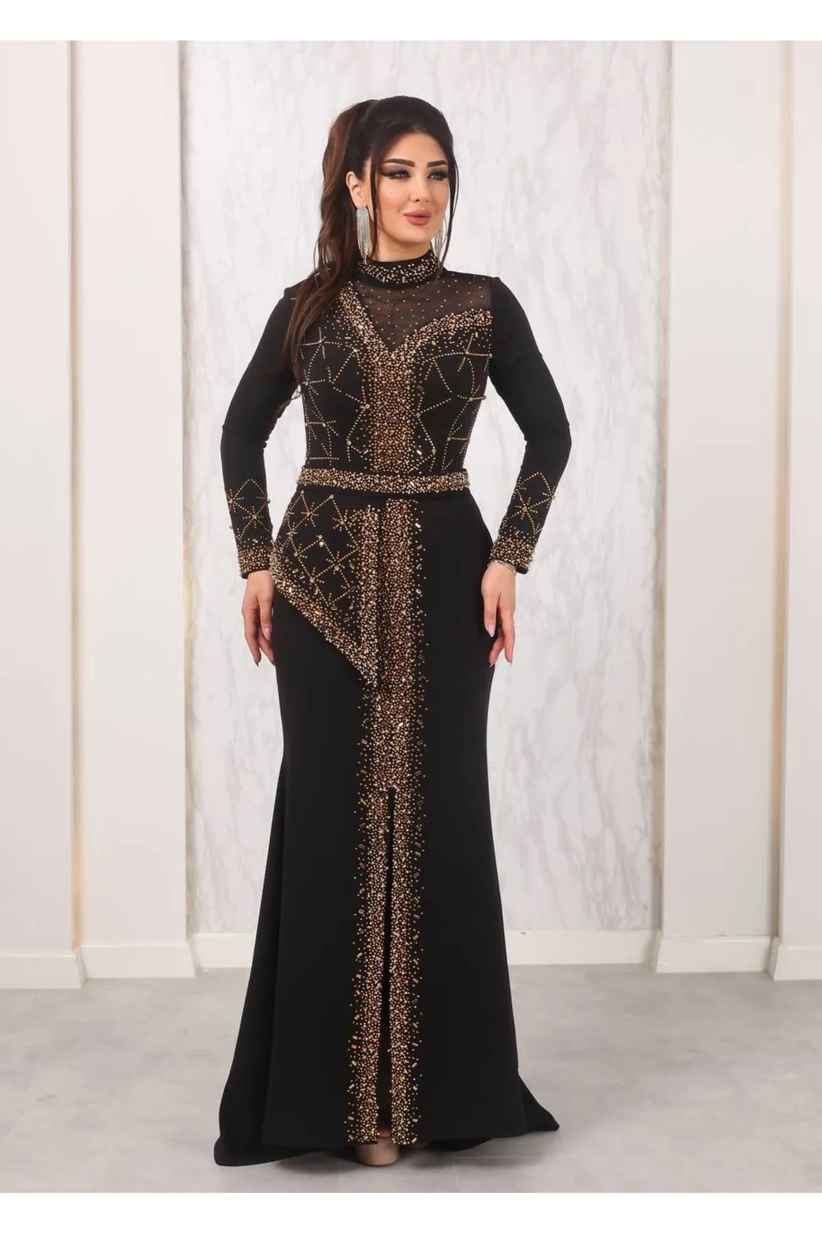 فستان سهرة أسود بتفاصيل حجري
