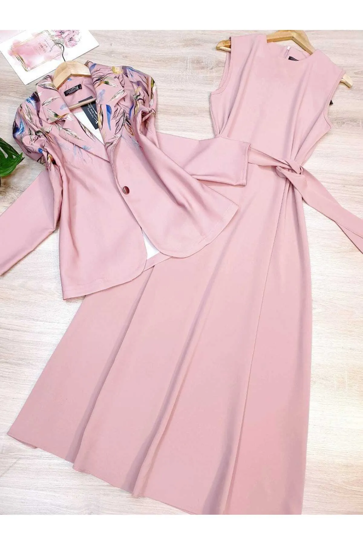 طقم جاكيت وفستان وحجاب من NHMODA دبي
